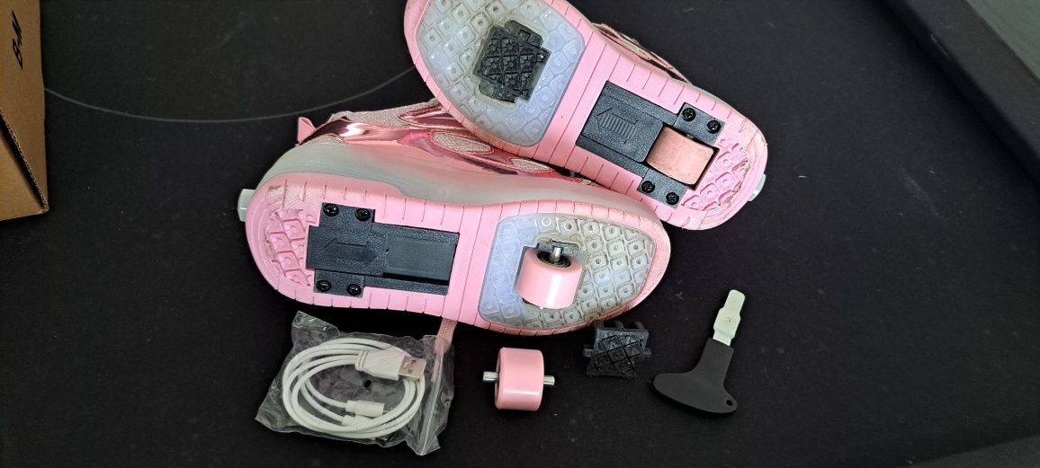 Tenis menina  com rodas t33