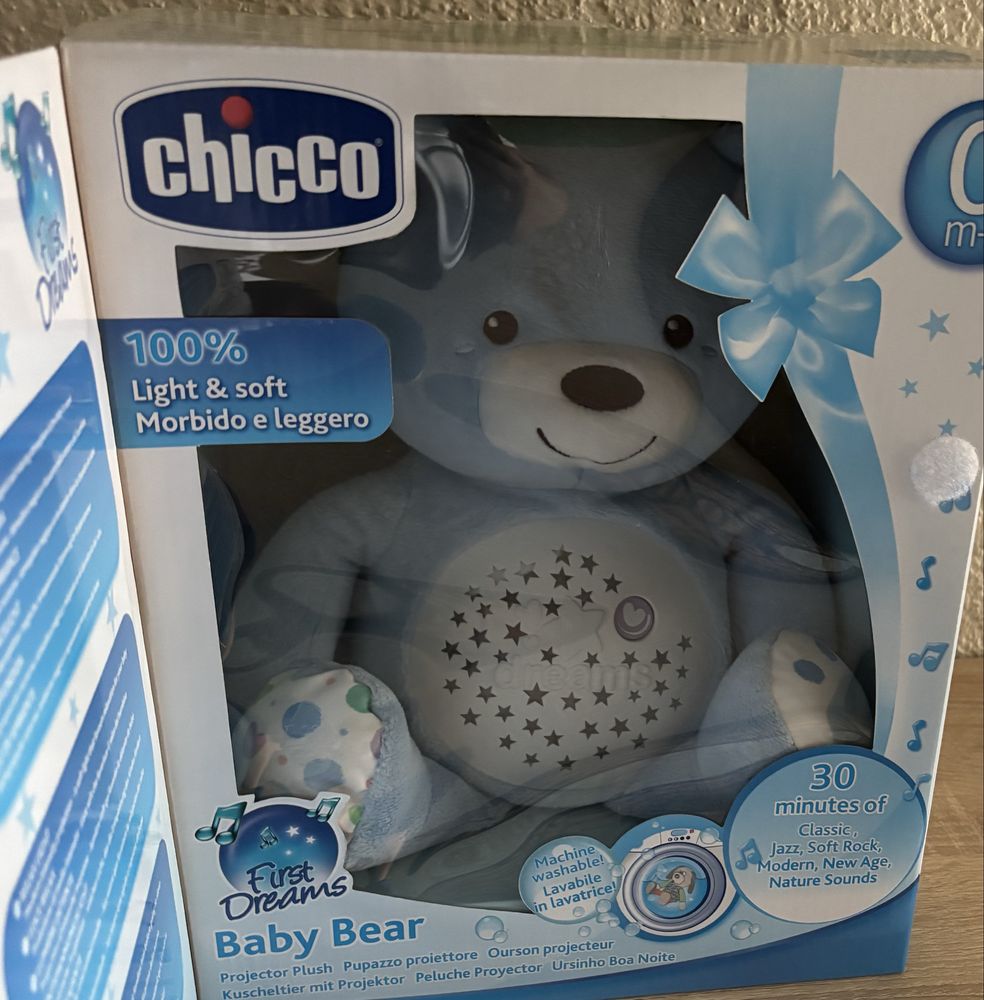 Miś z projektorem 3 w 1 lampka + kołysanki firmy Chicco