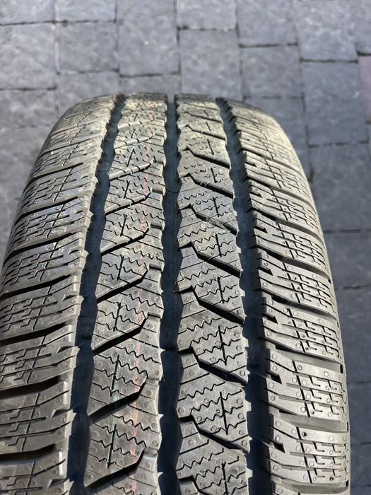 Шини зимові 225/55,17С.
