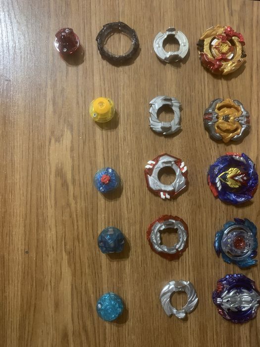 Бейблейди  від сб, хасбро, також є запускалки і арени