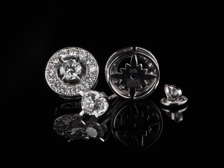 Серьги пусеты из белого золота с бриллиантами