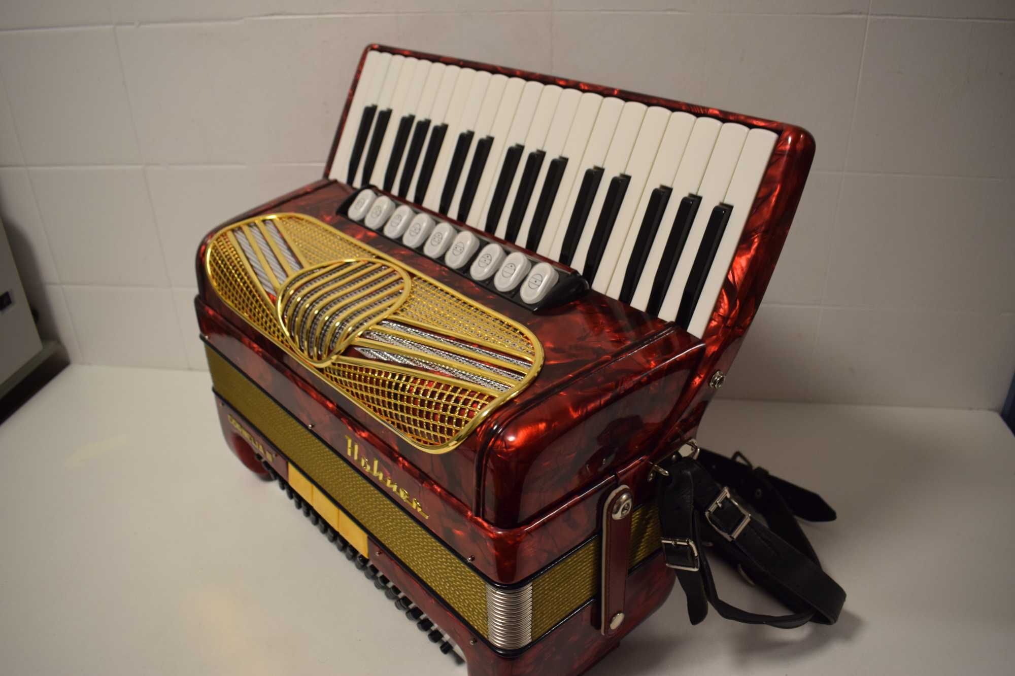 Hohner* Cornelia 3 Voz 96 Baixos. N 188