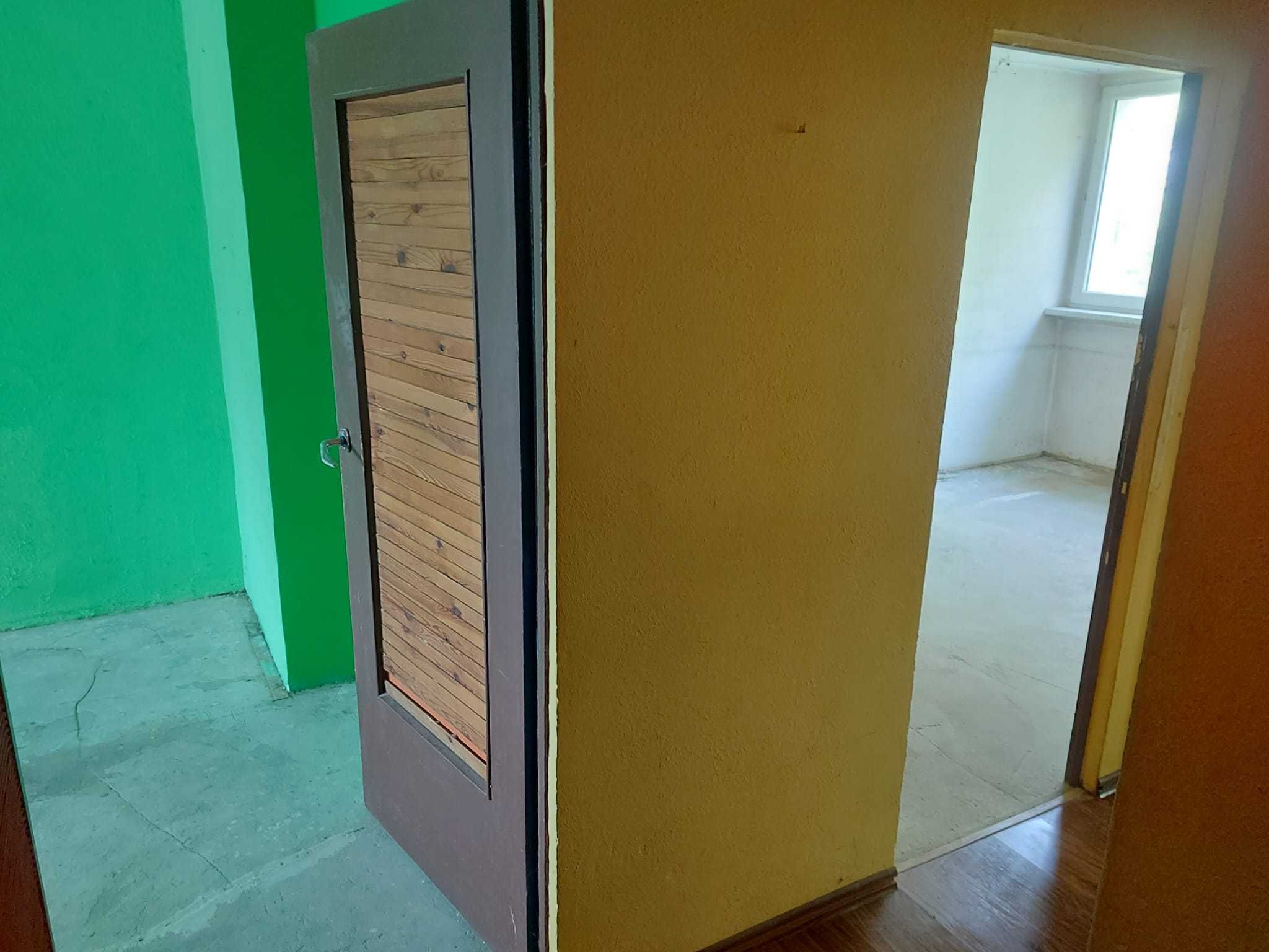 Jastrowie, parter, 3 pokoje, balkon, do remontu