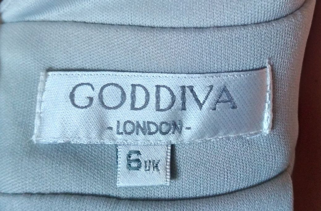 Piękna długa sukienka- Goddiva London
