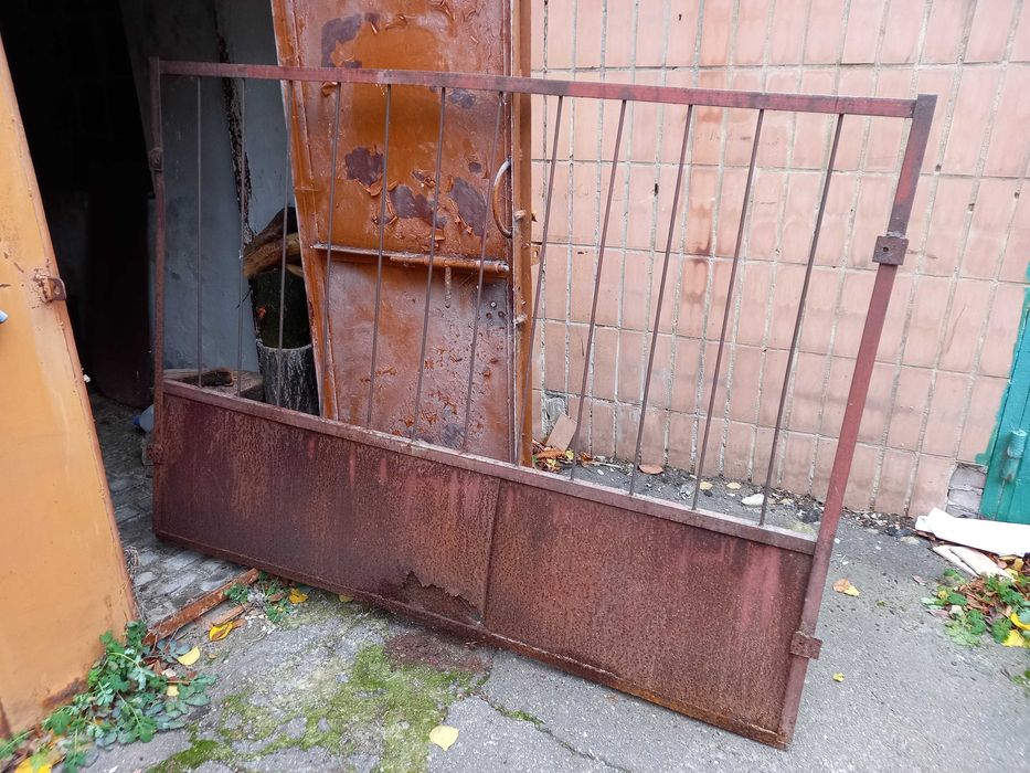 Секції металевого забору, 7 штук розміром 190 х 140 см