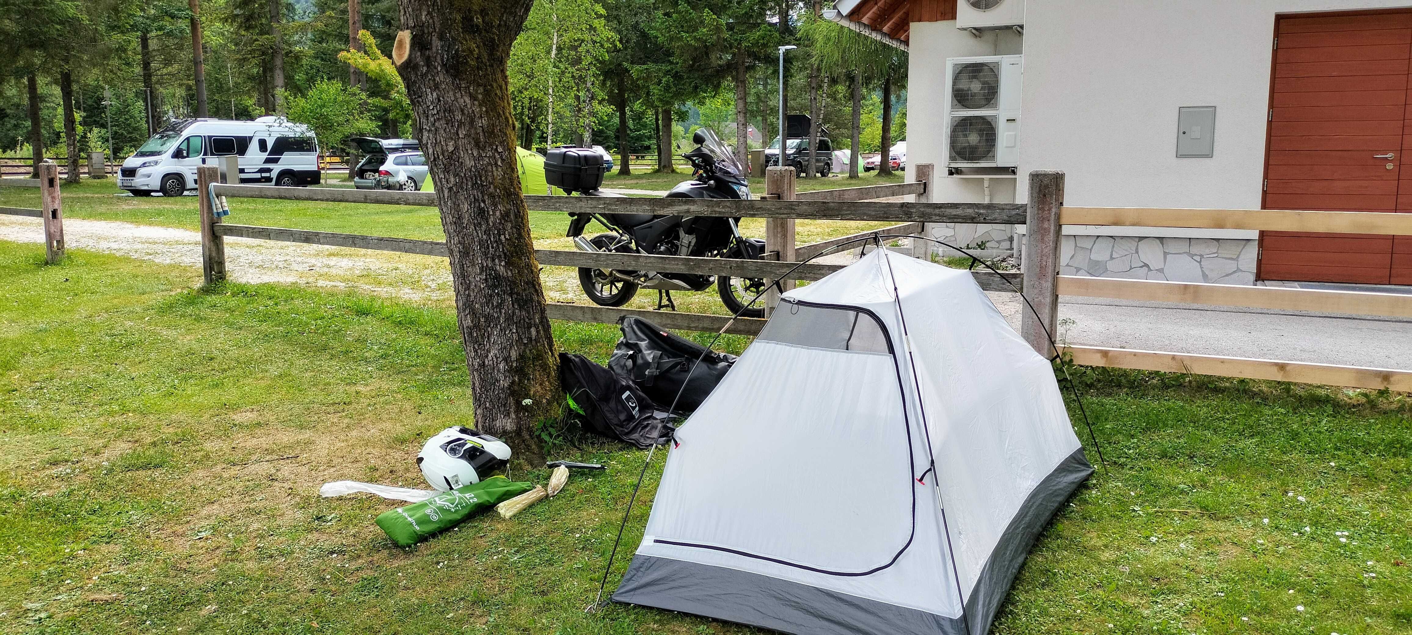 Sprzedam namiot 2 osobowy Quechua Arpenaz 2 plus plandeka na motocykl.
