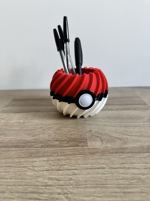 PokéBall Organizer – idealny gadżet na biurko!