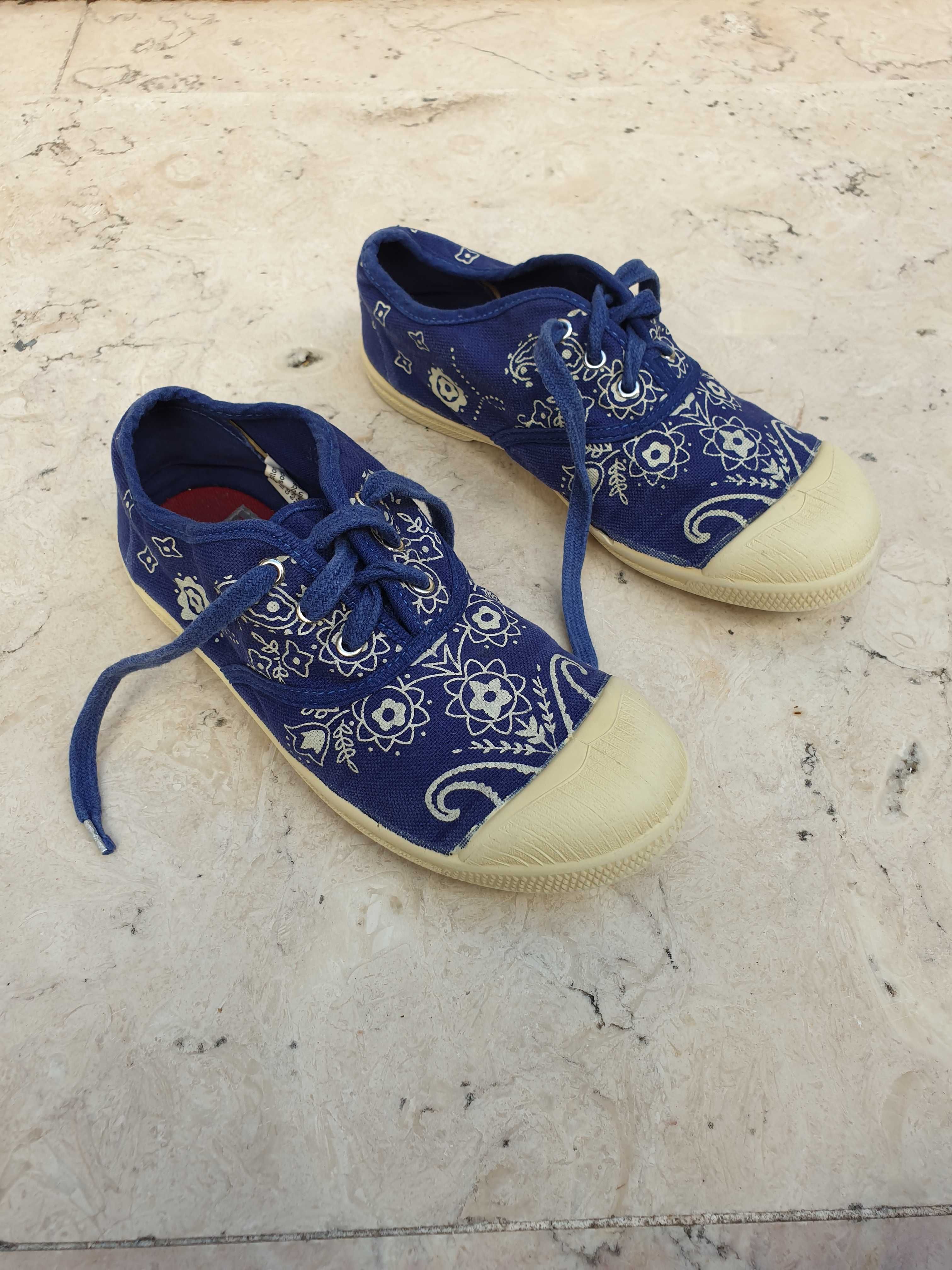 Tenis Bensimon azul com flores