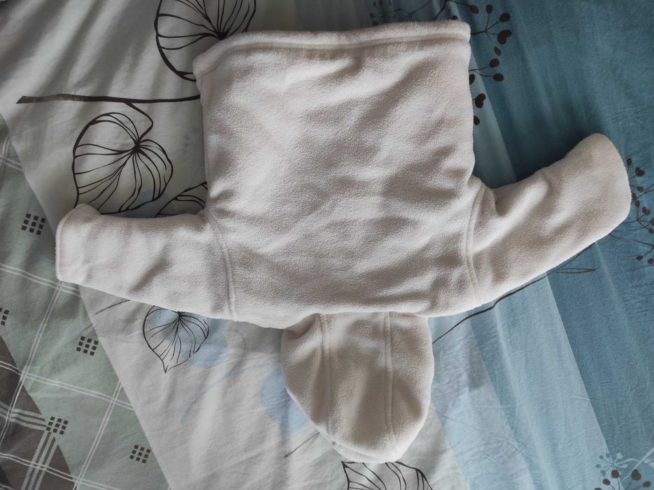 Kurteczka niemowlęca, polarowa, bluza kaftanik 0-3 mies. roz. 56/62