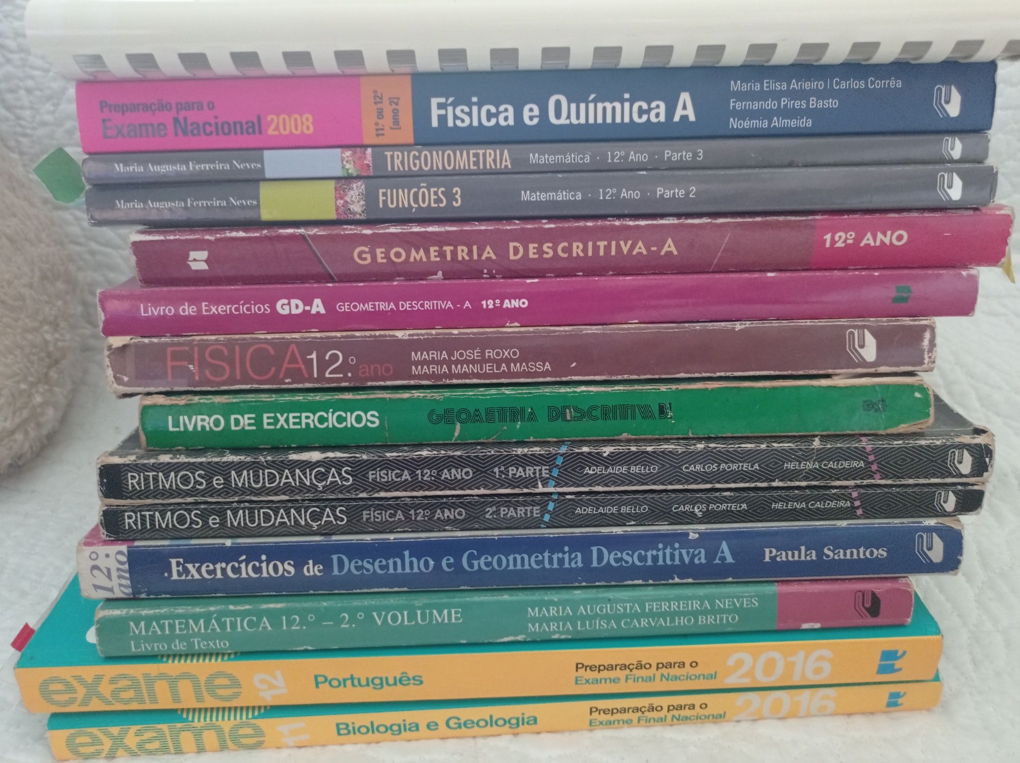 Livros escolares e universitários