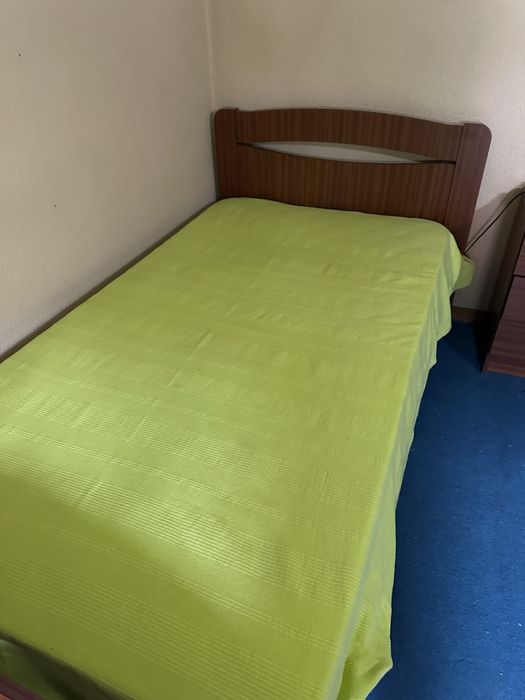 Cama corpo e meio e mesa de cabeceira