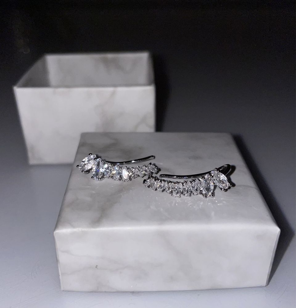 Nowe w pudełku srebrne kolczyki nausznice z diamencikami srebro 925