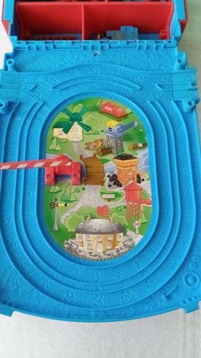 Walizka Tomek i przyjaciele i 8 pociągów