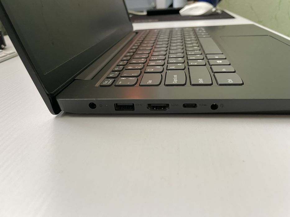 Ноутбук для роботи Lenovo