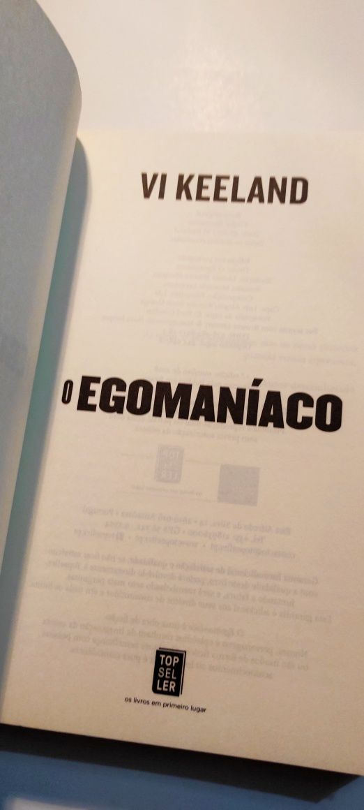 Livro O Egomaníaco - Vi Keeland