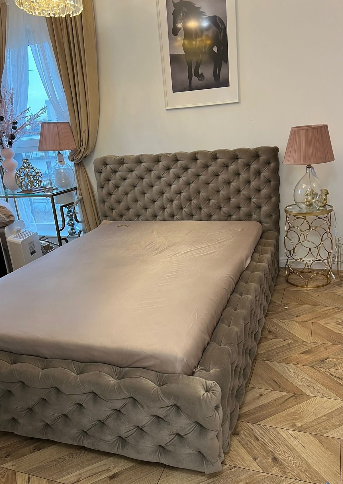 Lozko glamour  Chesterfield pikowane welur połysk 160/220 pojemnik