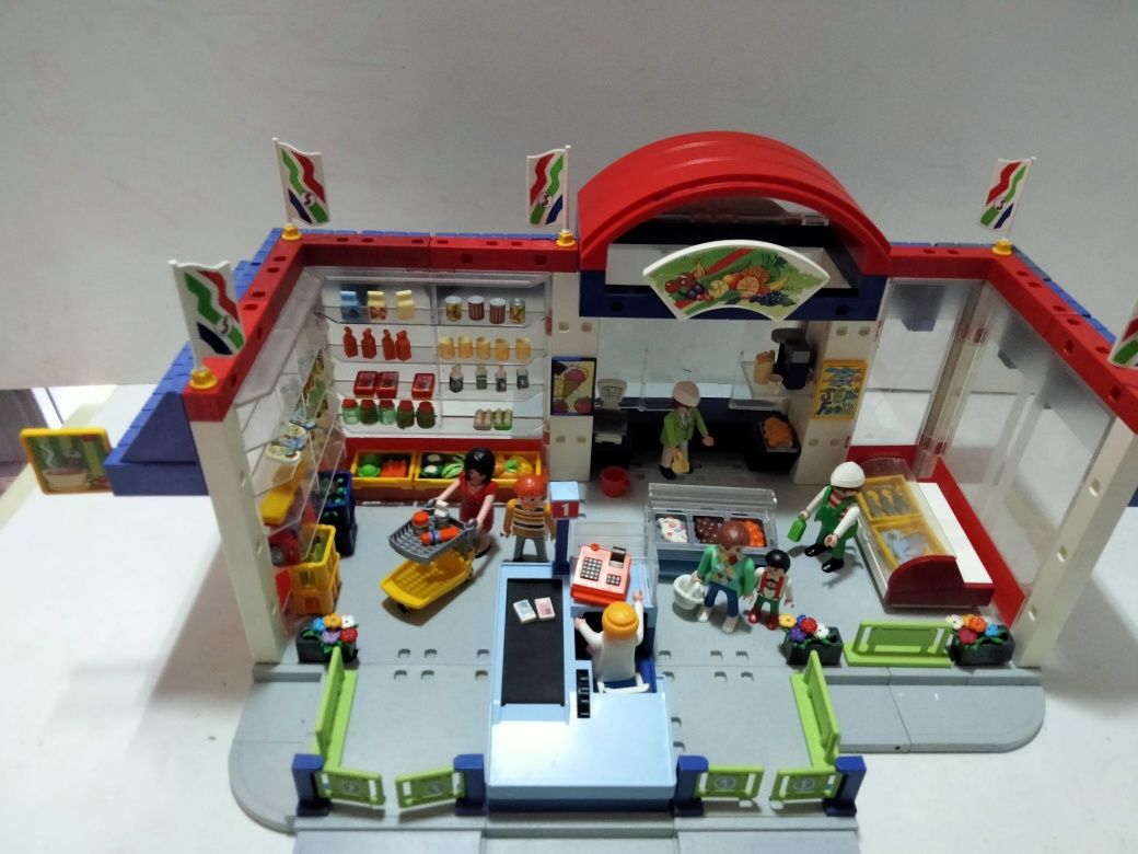 Playmobil supermarket z załogą