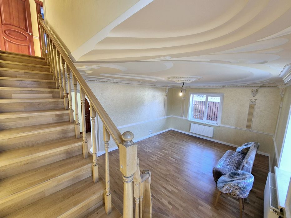 Новий окремий двоповерховий будинок з якісним ремонтом Центр р-н Подол