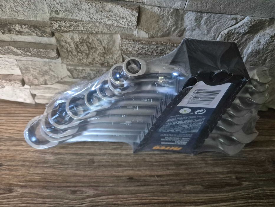 Zestaw kluczy płasko - oczkowych z grzechotką 8 - 24 mm