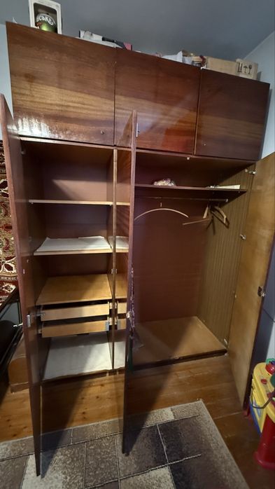 Шафа вживана для спальні