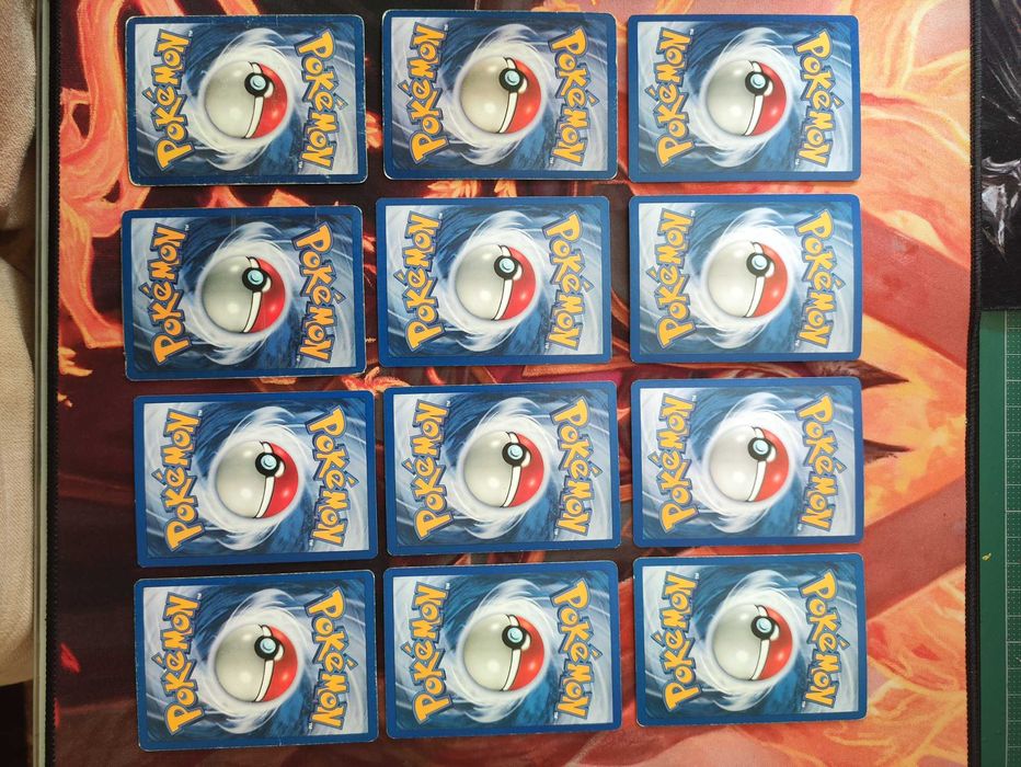 7 cartas Pokemon comuns e duas incomuns de erva