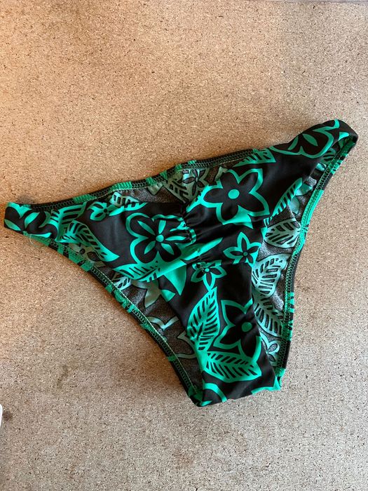 Bikini completo verde e preto da Calzedonia