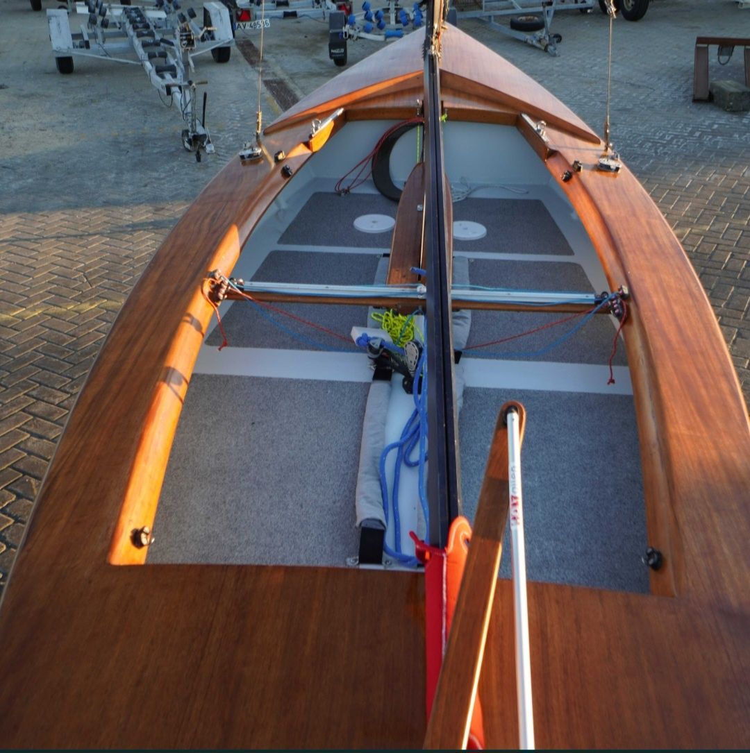 Barco á vela Pirat ( classe alemã) novo