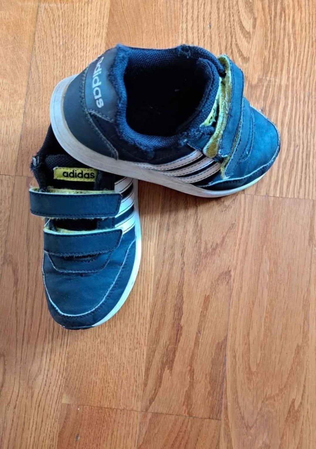 Ténis pretos Adidas criança