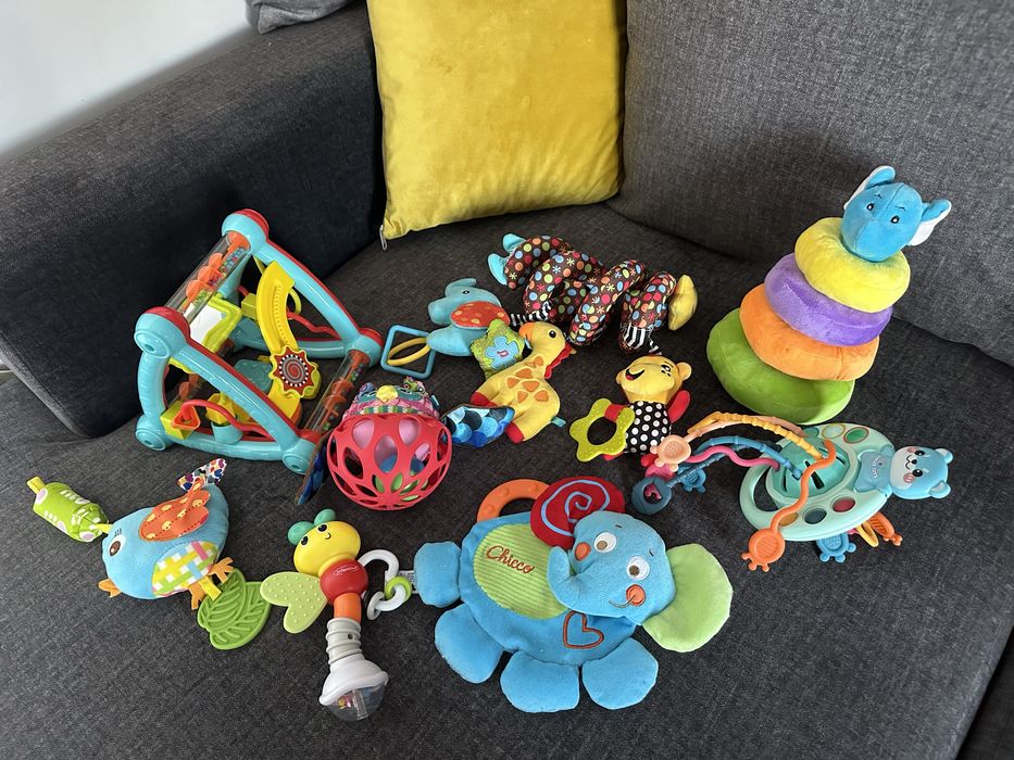 Лот іграшок для найменших