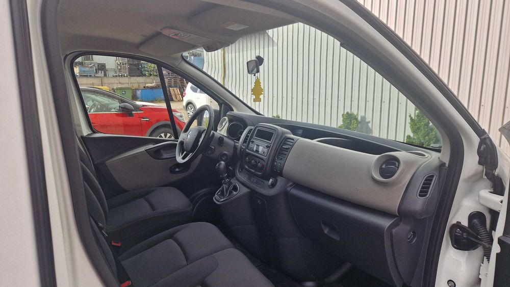 Sprzedam Renault Trafic- 8 osobowy