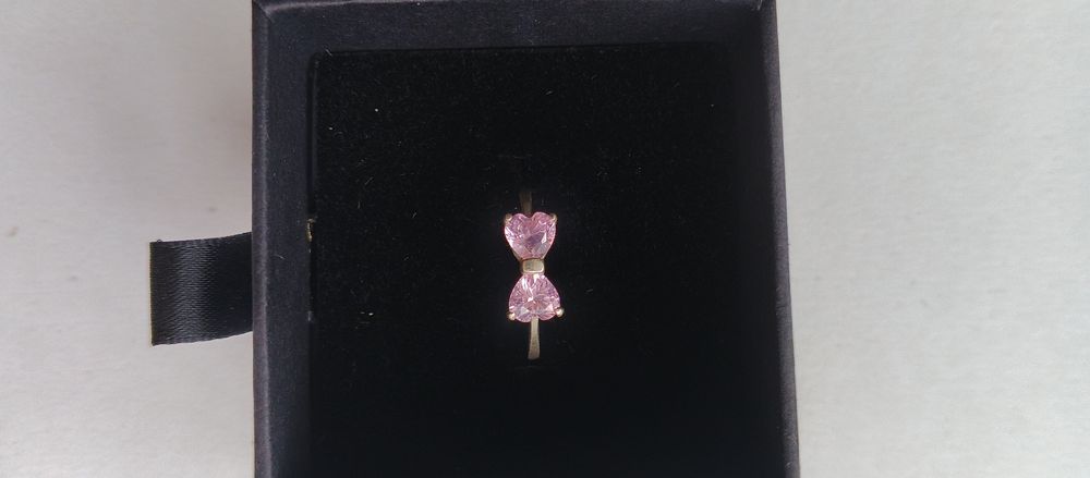 Срібне кільце, з рожевими камінчиками "Бантик" 17 розмір