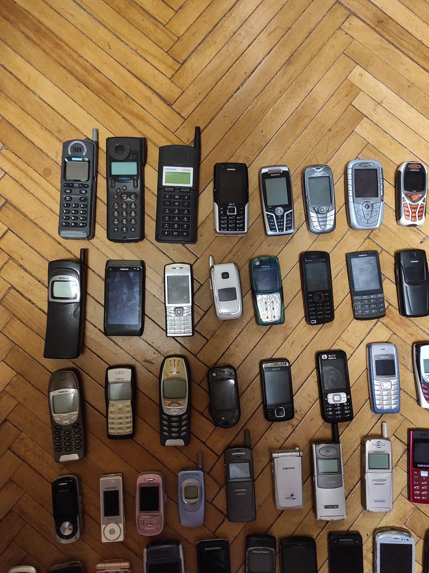 Телефоны раритет в коллекцию