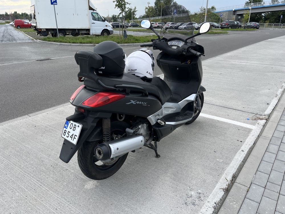 Skuter YAMAHA X-max 125  plus 2 kaski
