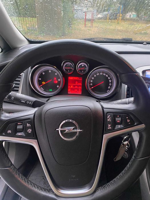 Opel Astra Sports Tourer COSMO 1.7 CDTI МТ (110 к.с.) 2013 рік