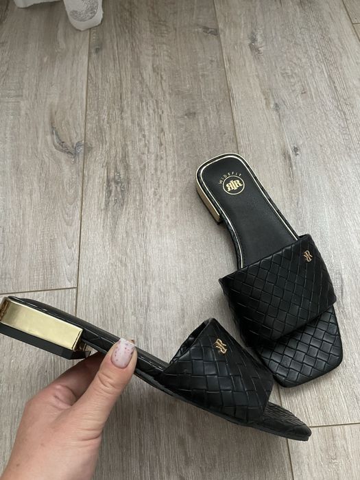 Нові шльпкі від Rivel Island