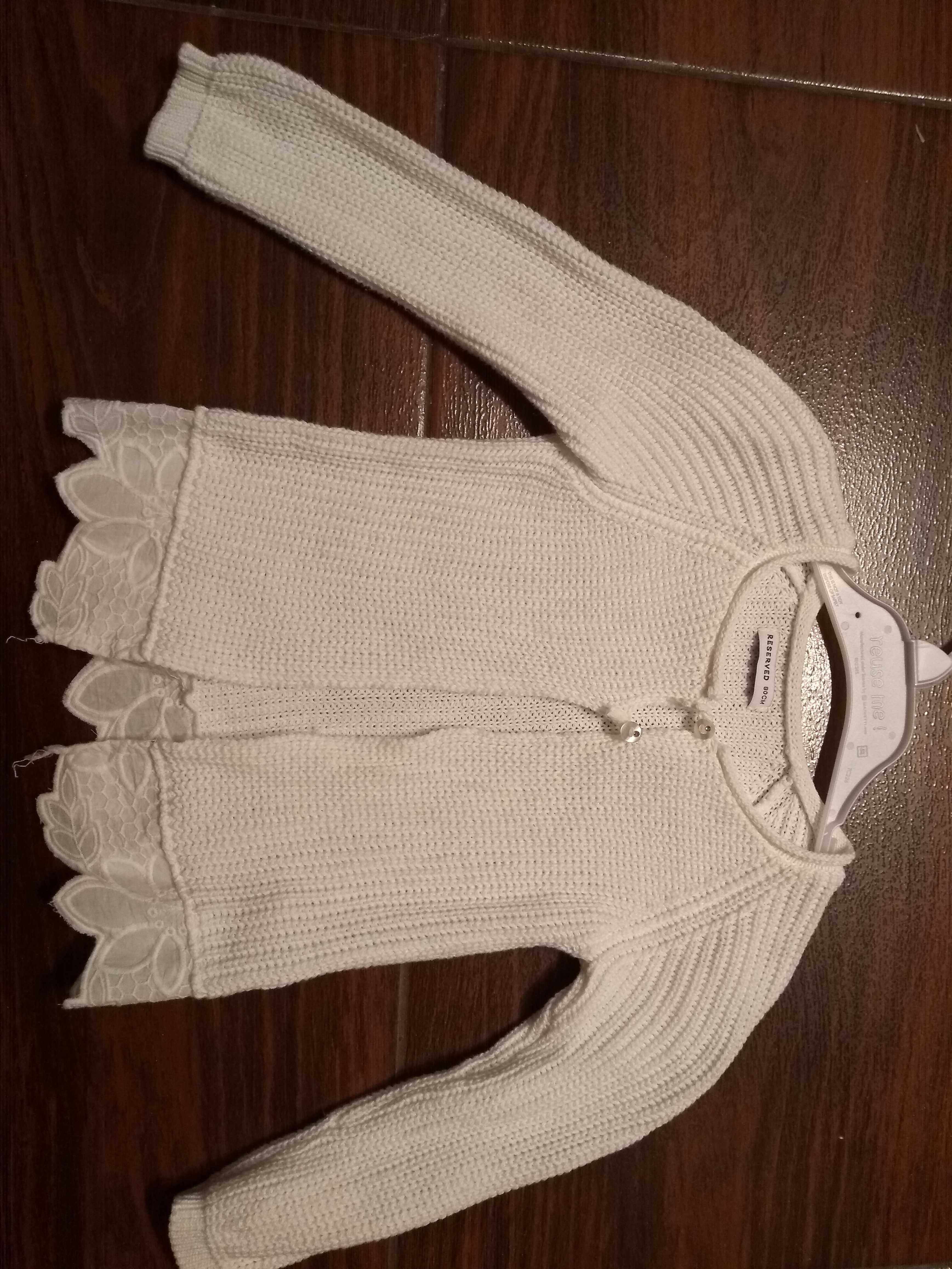 Biały sweterek Reserved rozmiar duże 80