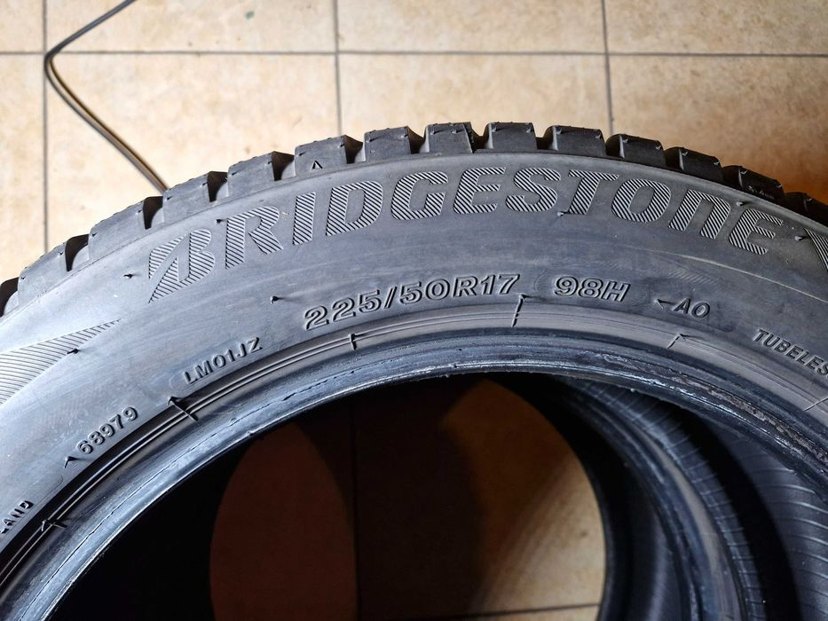 Para opon zimowych Bridgestone Blizzak LM001 225/50 R17