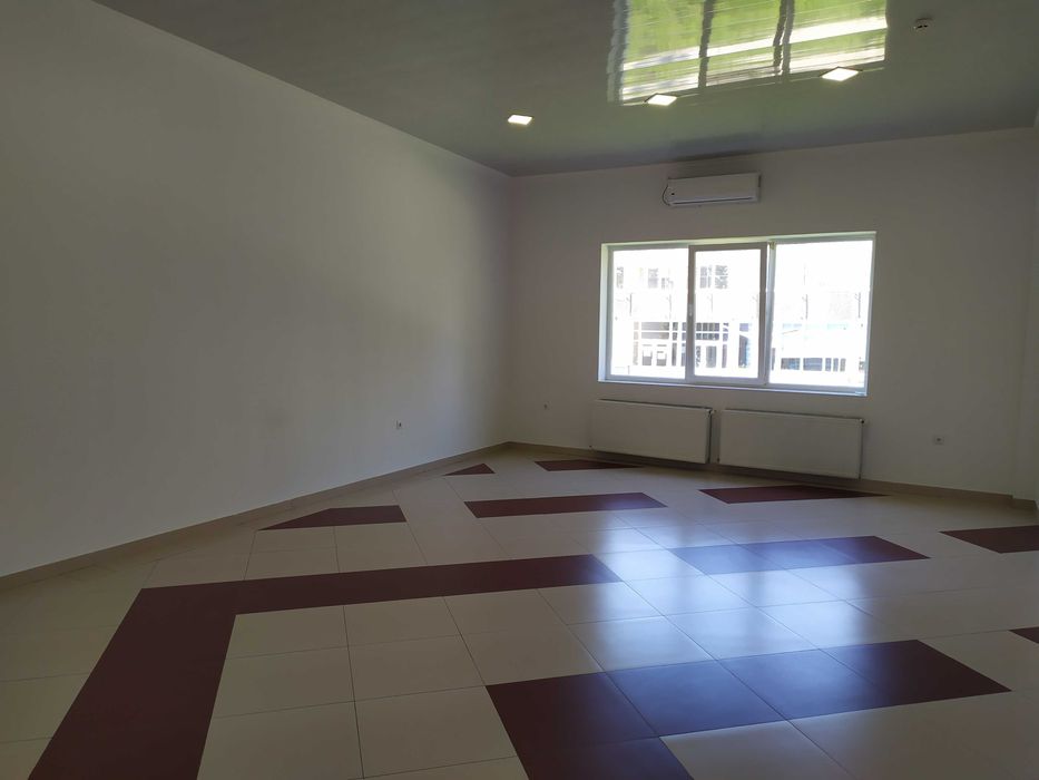 Залишилося одне приміщення 50 м2 Оренда комерція  Головна 246Р