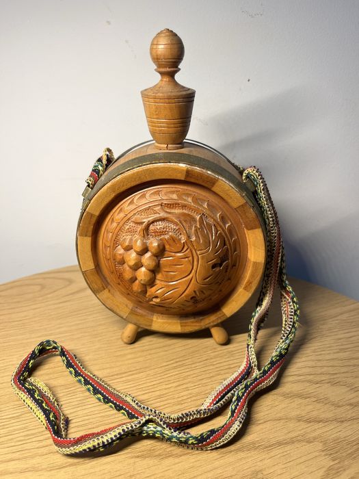 Drewniana Beczułka/Piersiówka Ozdobna Ręcznie Rzeźbiona - Winiarska