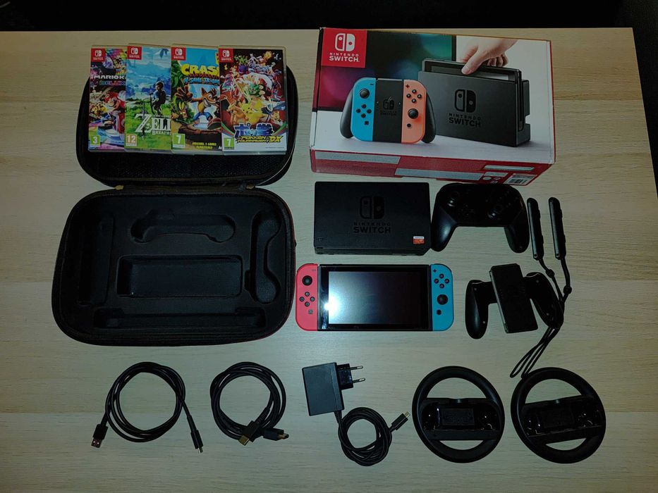 Konsola Nintendo Switch + Akcesoria i 4 gry