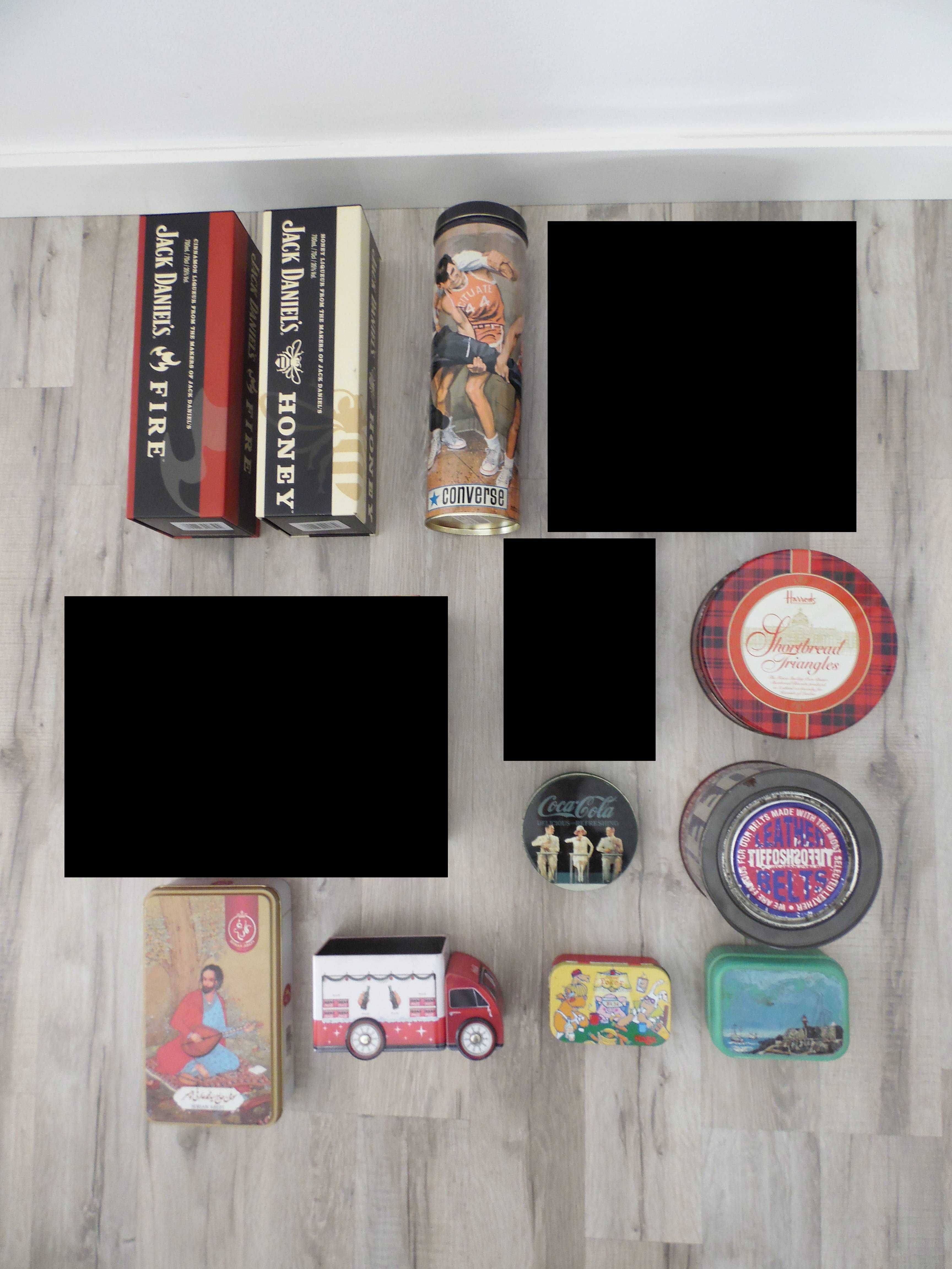 Caixas diversas, Jack Daniels, Coca-Cola, Converse, etc.