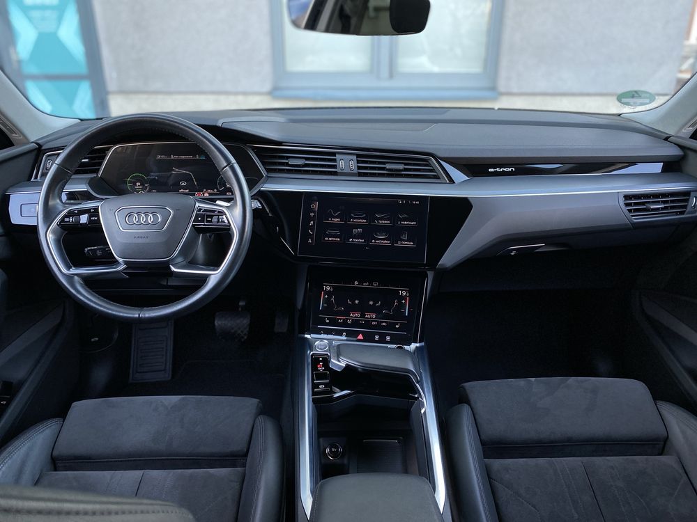 Audi e-tron 2020 новая машина