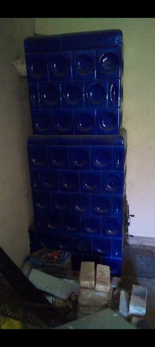 Stary poniemiecki piec kaflowy