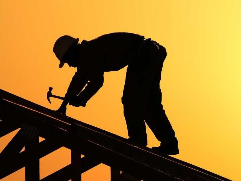 Dekarz, pogotowie dachowe, naprawa cieknących dachów, kuna