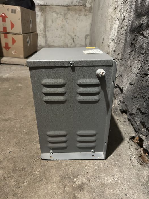 Однофазний ізолюючий трансформатор