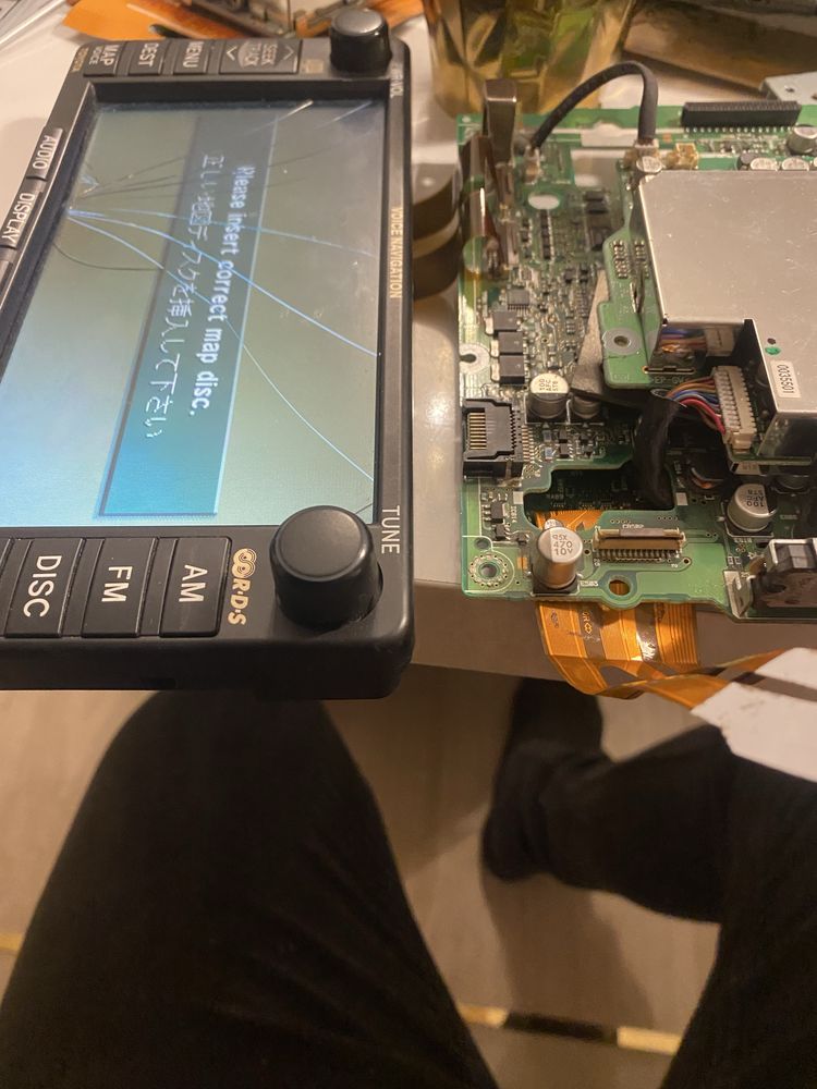 Czesci do radia toyota corolla verso lcd plyta naped