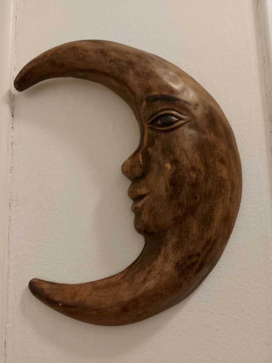 Estatueta em forma de Lua