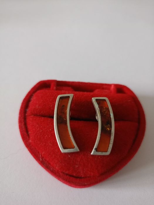 Srebrne kolczyki z bursztynem wkręcane