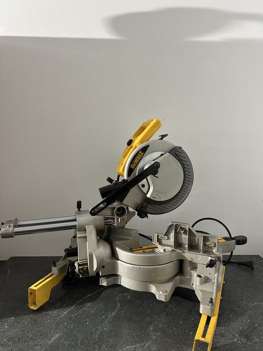 Piła/ukośnica DEWALT  216mm 1600W DW712-QS Dania !