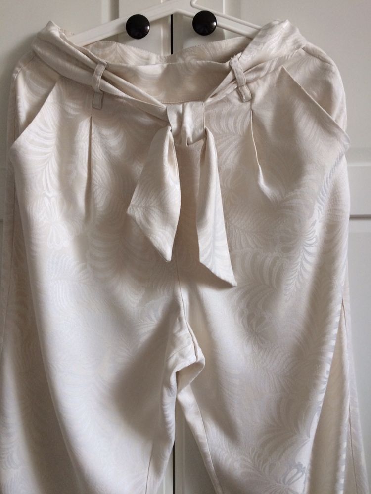 Letnie damskie spodnie h&m kremowe w kwiaty z wysokim stanem 38